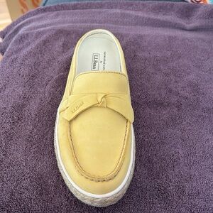 New in box LL Bean 8 1/2 unworn yellow slip on leather mules
